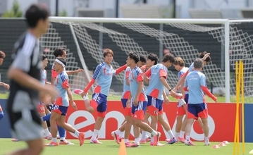 【Ｗ杯】鎌田大地「１位通過で次のラウンドに進めるように」日本人初の３戦連発なるか…運命のスウェーデン戦へ、日本時間２６日午前８時キックオフ