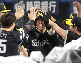 【日本シリーズ】史上２人目！ソフトバンク・川村友斗が初打席Ｖ弾！９０年の西武デストラーデ以来「久しぶりすぎて…」１軍では９・２０以来の打席で大仕事