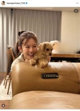 川口葵、ラフなお団子ヘアで愛犬と触れ合う姿に「いや可愛過ぎでしょ」夫で元Ｋ―１王者・武尊もいいね！