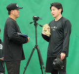 「【巨人】ドラ１竹丸和幸が先輩の投球にくぎ付け「テレビで見てる人たち。不思議な感じ」」の画像1