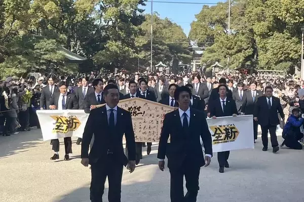 【ソフトバンク】小久保裕紀監督、ナインらが筥崎宮で必勝祈願　リーグ３連覇＆日本一へ「全新」がスタート