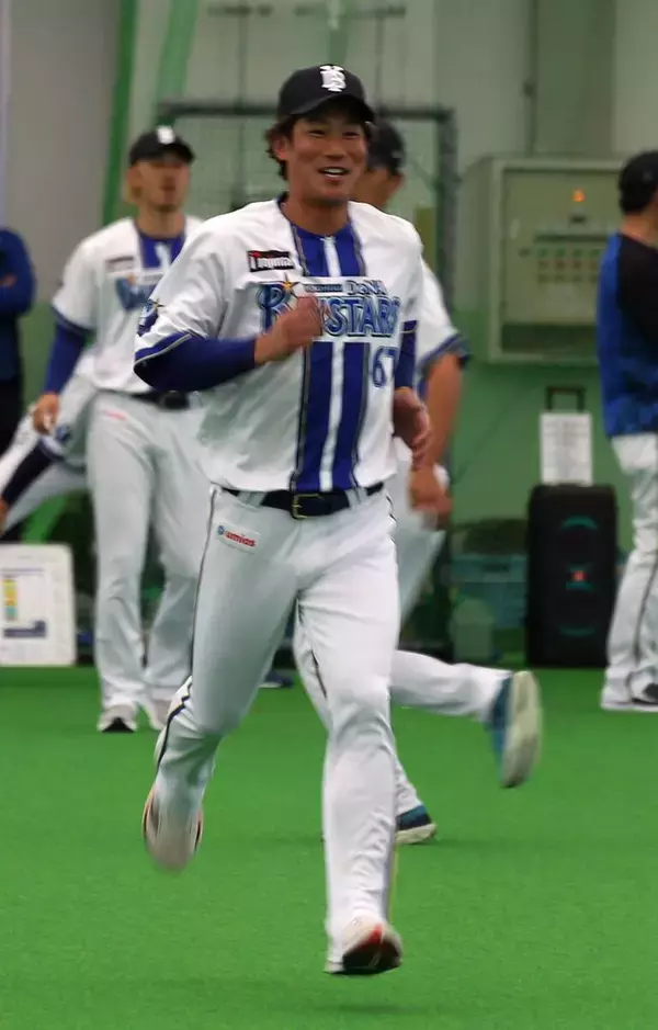 【ＤｅＮＡ】現役ドラフトで中日から加入の浜将乃介が１軍の宜野湾キャンプに合流
