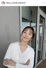 ５３歳になった“元ＣＭ女王”　青スカートの清楚な姿が「相変わらず美しい」「スタイルめっちゃ良い」「すごく綺麗」西田ひかるに反響