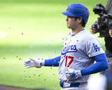 「大谷翔平が明かした先頭弾の裏側「見送ろうと思っていたが…」　１か月ぶりリアル二刀流でメジャー史上初の初球先頭弾、５回無失点で４勝目」の画像1