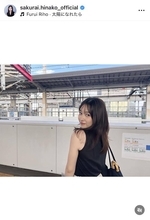 桜井日奈子、ノースリで美肌披露！ロングスカート姿に「大人っぽくなってる」「めんこしゅぎ」「かわいっ」