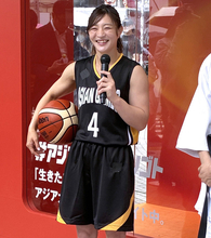 角田夏実さん、渋谷のど真ん中でバスケユニ姿を披露　ムッキムキ黄金の二の腕健在「朝に懸垂してきました♡」…１９日開幕アジア大会、ＴＢＳのＰＲイベントで