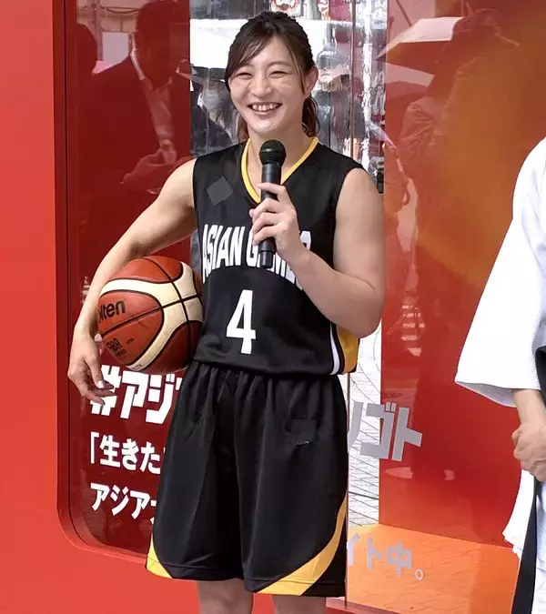 角田夏実さん、渋谷のど真ん中でバスケユニ姿を披露　ムッキムキ黄金の二の腕健在「朝に懸垂してきました♡」…１９日開幕アジア大会、ＴＢＳのＰＲイベントで