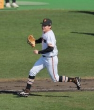 【巨人】ドラ１竹丸和幸らルーキー３投手が１軍野手陣と初の投内連係　機敏な動き披露