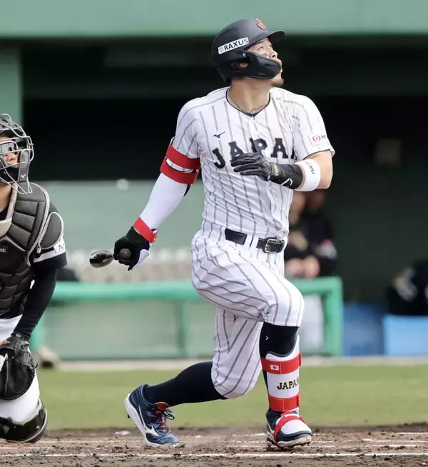 侍ジャパン・佐藤輝明が２打席連続適時打で２回までに３打点　快足・周東佑京が一塁から一気に生還