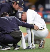 【オリックス】杉沢龍が右手首付近に死球…その場でうずくまり、負傷交代　代走・麦谷祐介がコール