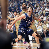 「【Ｂリーグ】長崎が初の日本一　琉球を７２―６４で退けリーグ参戦５季目の異例の頂点　馬場雄大「勝ったばーい」と絶叫」の画像1