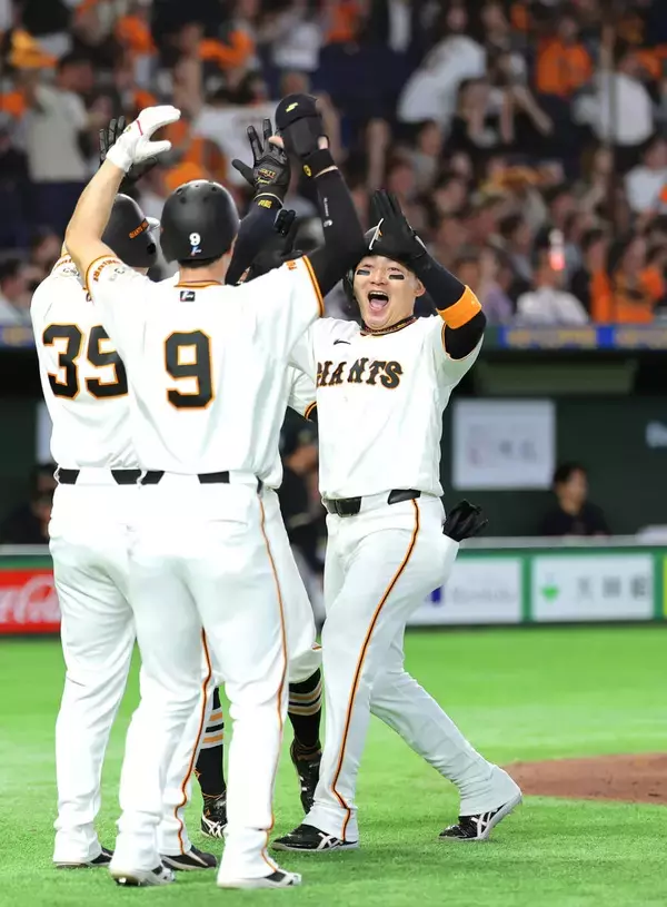 【巨人】代打逆転満塁弾の丸佳浩「長嶋さんが打たせてくれたホームラン、僕はそう信じている」「天国から諦めるな、と」恩人一周忌に白星届ける…ヒーローインタビュー