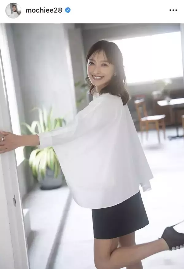「何て美しい取締役」５４歳・望月理恵アナのミニスカ美脚に絶賛の声「うっとり」「モデルさんみたい」