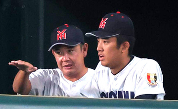 【甲子園】横浜のリスクを負った仰天タクト　同点の６回無死二、三塁から申告敬遠「織田ならやってくれる」村田監督が語った絶大な信頼