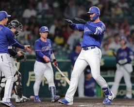 【中日】衝撃！　投手のマラーがバックスクリーンへ　またも甲子園で豪快な２号２ラン　前回は７―０から…今度こそ