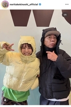「そのうちコラボ！！頼む！！」木梨憲武、ダウンジャケット姿で人気タレントとポーズ「可愛い」「憲武さん負けてない」