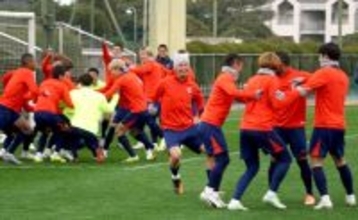 王者・鹿島、始動…鬼木監督「そういう考えは一切ない」若手優先起用否定　特別大会の目標は“連覇”で統一