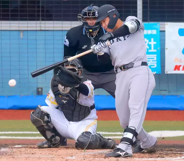 【巨人】石塚裕惺が東浜から先制適時打　実戦１２打席ぶり安打