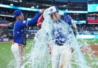 岡本和真がキープレーヤーに　「２日連続はなかなかみたことがない」指揮官が２試合連続特大弾を絶賛　チームトップの５号