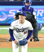 山本由伸、打球の当たった右足は「最初はグローブ」「衝撃なかった」「大丈夫です」　直後に逆転３ラン被弾も軽症を強調