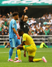 【Ｗ杯】南アフリカ、２人の退場者を出して開幕戦で敗北　数的不利で劣勢覆せず