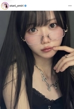 イコラブ・大谷映美里　黒髪メガネのお姉さんショットに「沼」「メロい」の声続出