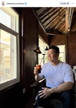 なかやまきんに君「内容薄〜」なレポート披露　血管あらわの白Ｔ姿でカフェ楽しむ「夏休みの作文みたいで可愛い」