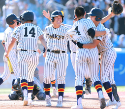 【高校野球】帝京ヒヤリ…９回サヨナラで小山台を下し８強入りも金田監督「優勝を目指す中で、もう一度作り直さないといけない部分がある」…東東京大会