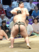 元十両の生田目、不動豊との幕下全勝対決制す　前回旭富士の連勝を止め師匠の二子山親方から「いい相撲だった」とお褒め
