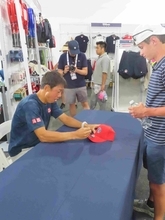 錦織圭　１回戦でフルセットを戦うもの翌日は問題なし　約４５分軽くショットを確認する練習後、サイン会などをこなす
