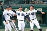 「【甲子園】鳴門渦潮、サヨナラで１８年ぶり白星　鉄腕エース・西村大輝が１０回完投　徳島大会に続きＤＨ使わず投げきる」の画像1