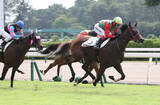 「【新潟１Ｒ・２歳未勝利】コスモイェーガーが２戦目で順当勝ち　菊沢一樹騎手「ポテンシャル感じていた」」の画像1