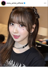 「天才的なアイドル様」ＮｉｚｉＵ・ミイヒ、小悪魔なオフショにきゅん…「舌ペロずるいって」「可愛すぎない？」