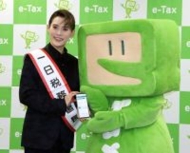 ＯＳＫ日本歌劇団・翼和希が枚方市の税務署で一日税務署長に「背中がびしょびしょに汗かくくらい緊張」