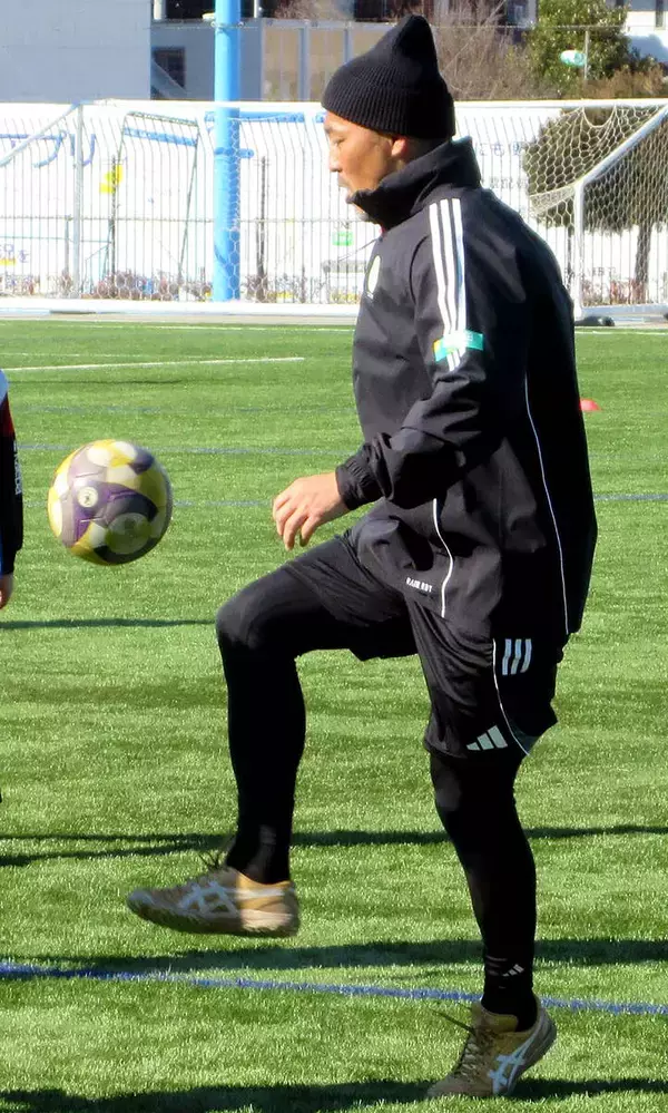 元日本代表ＭＦ小野伸二さんがＪスマイルフットボールツアーで環境をテーマに子どもたちと触れ合い