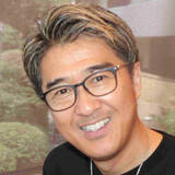 「「ＤＥＥＮ」ボーカル・５５歳池森秀一のサングラスで超ロックな最新姿に「色気がハンパない」「イケおじ」と絶賛！」の画像1