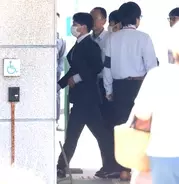 元広島・羽月隆太郎被告の初公判　傍聴席にカープグッズを身につけた人の姿も…黒髪マスク姿で広島地裁入り