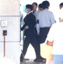 元広島・羽月隆太郎被告の初公判　傍聴席にカープグッズを身につけた人の姿も…黒髪マスク姿で広島地裁入り