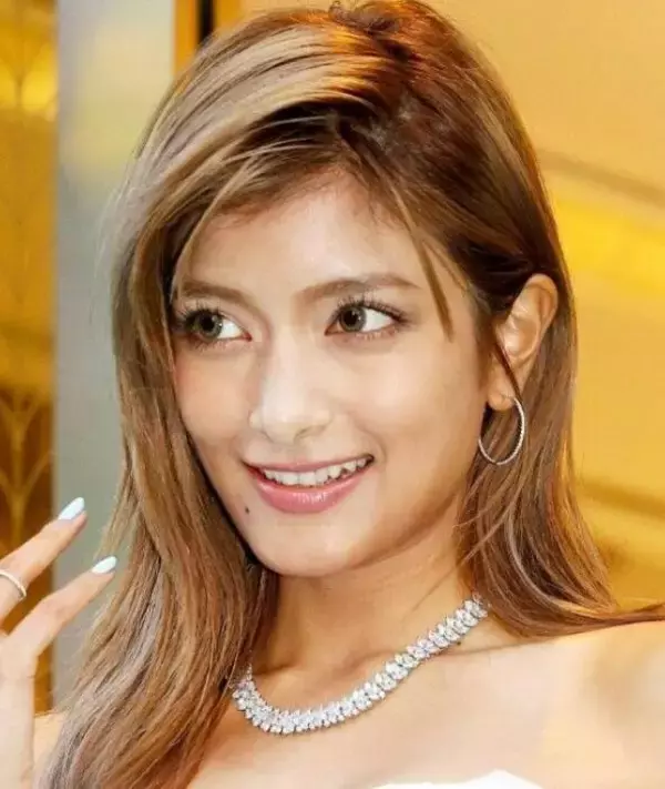 ローラ「わたしの発酵ルーム」披露し話題「蔵？？」「これ全部」「実験室みたい」「すごすぎる」