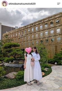 「行列のできる法律相談所」元日テレ人気アナ　まな娘が「大人っぽい」２ショット！夫は音楽家…「夏の思い出」披露した松本志のぶアナ