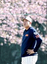 侍合宿合流の菅野智之がダルビッシュ有らと談笑　メジャー組一番乗りで参加