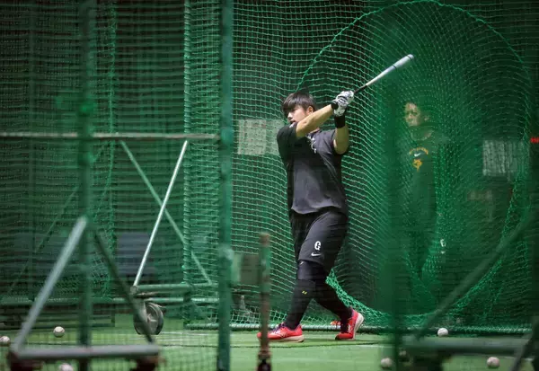 【巨人】オープン戦初安打含む２安打の石塚裕惺は那覇に戻りマシン打撃「まだまだアピールが必要」