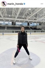 本田真凜さん、１８０度開脚「美レッグ」にビックリ！宇野昌磨さんの姿もチラリに反響「さすがの凄ポジション」「昌磨さんおちゃめ～」