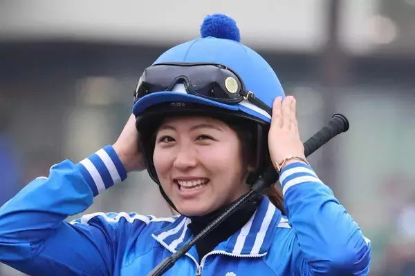 今村聖奈騎手が栗東トレセンで調教に騎乗「乗るぶんには問題ないです」　８日の落馬で両足底部を負傷