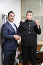 大相撲錣山部屋に富士市立吉原第三中３年生が入門へ　４月巡業観戦巨漢中学生を親方がその場でスカウト