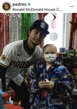 リハビリ中のダルビッシュ有、球団チャリティーイベントで笑顔「力をいただきました」「パドレスに感謝」