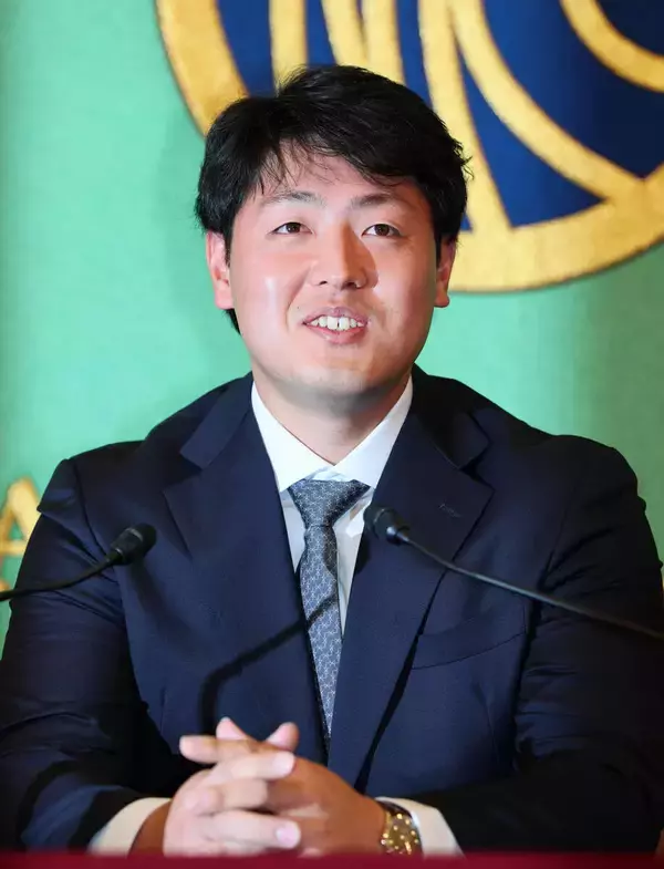 岡本和真が愛の“先輩イジリ”　ＳＮＳで受けたエールに「勇人さんらしくない文章」「ちょっとどうしたんかな（笑）」