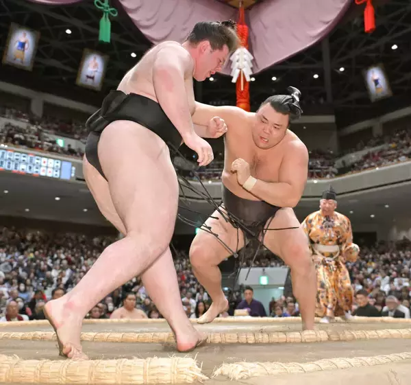 関脇・霧島、３度目Ｖへ安青錦との１差守った　三役で１０勝到達し再大関への起点つくった