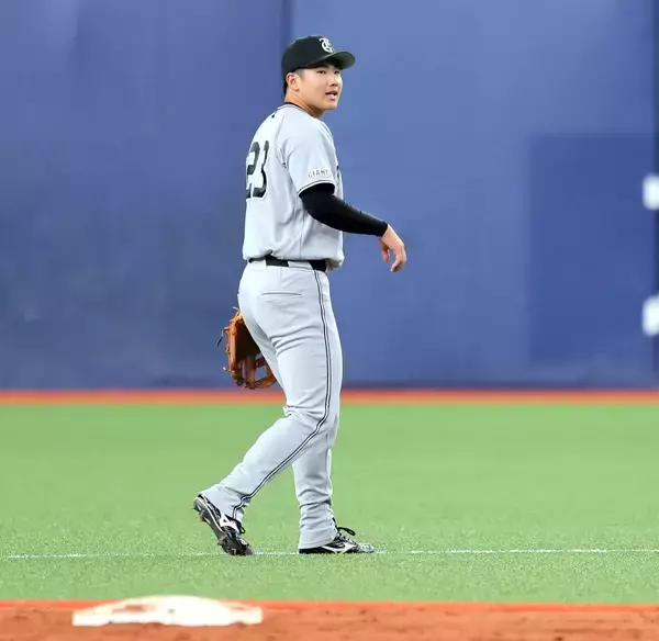 【巨人】石塚裕惺が二塁挑戦　阿部監督「チャンスが今のところあるのは…」三塁は好調の坂本勇人ら大激戦　ポジション争いに変化