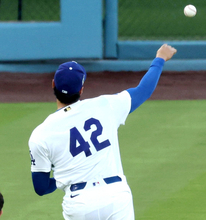 大谷翔平、ジャッキーロビンソンデーで自身初登板＆５年ぶりの投手専念　スタメン発表、１番はタッカー　全員が背番号「４２」を着用